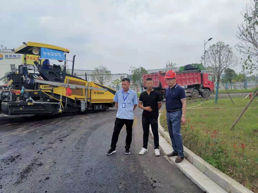 建設(shè)精品工程，鑄就行業(yè)名片，集團董事長孔德穩(wěn)蒞臨舜宇光學(xué)路面工程檢查指導(dǎo)工作